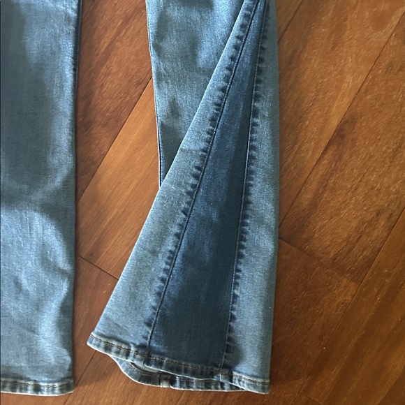 Levi's 70s Style Flare Bell Bottom Jeans -Size 25 - NWT - Picture 13 of 14